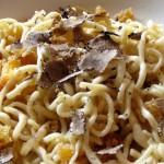 Pici con le briciole e scaglie di tartufo